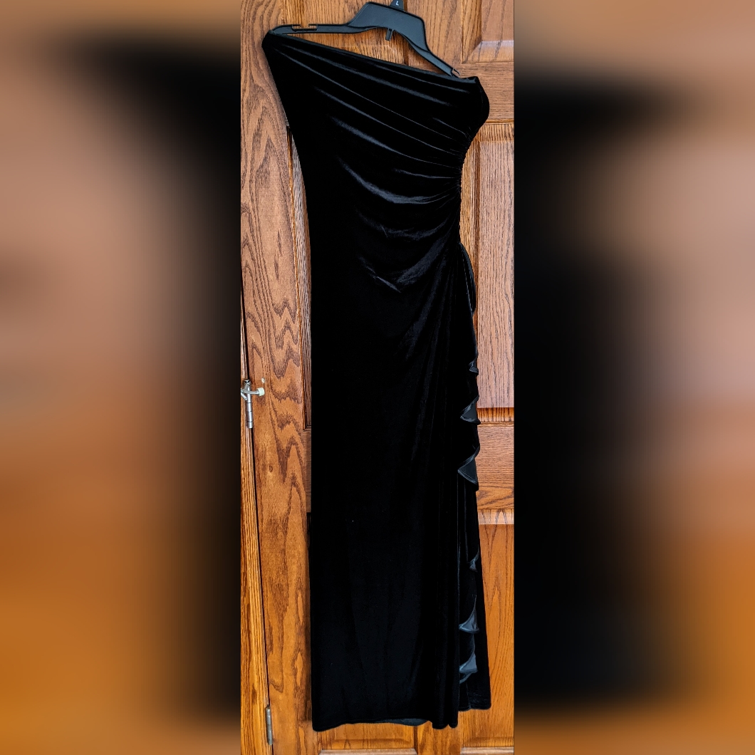 City Strapless Black Velvet Ruched Prom / Formal Gown Size 4 Petite